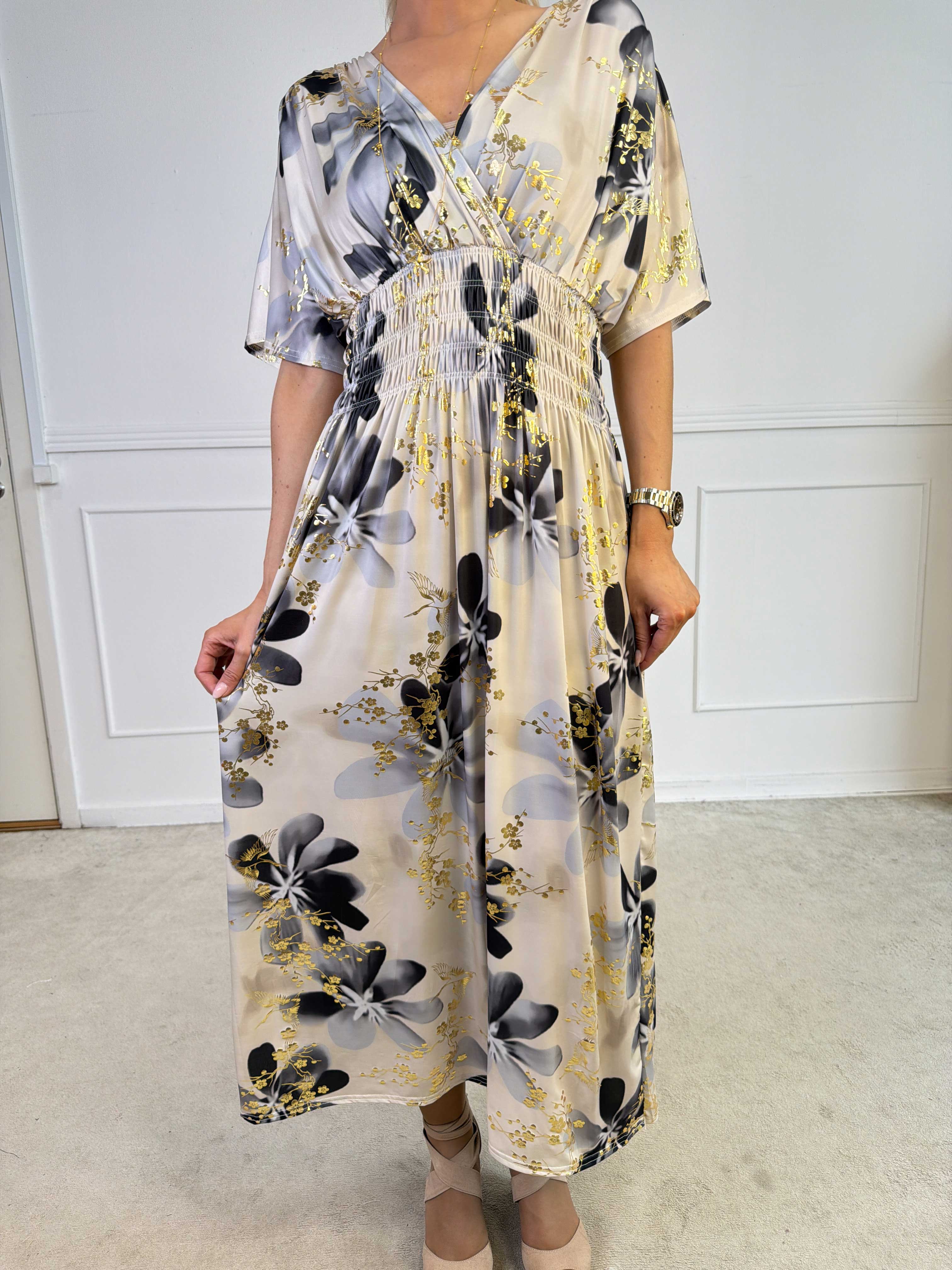 Pams Fleur - Lang elastisk kjole med smock og japansk inspireret gulddetaljer